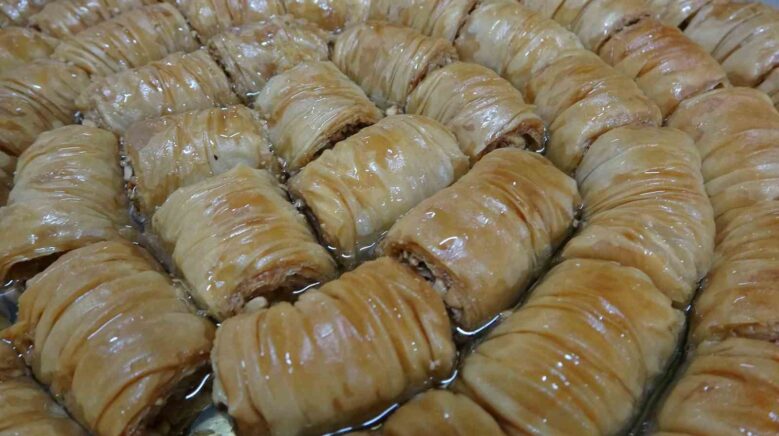 karadenizin one cikan tatlilari arasinda yerini alan laz boregi ve gocaman gerdani ramazanda daha liHk1Pa8