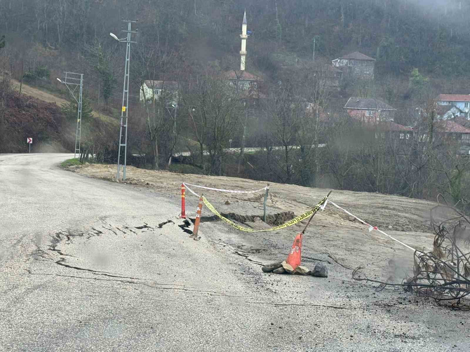 kastamonuda heyelan sonrasi yol coktu dXbBHE41
