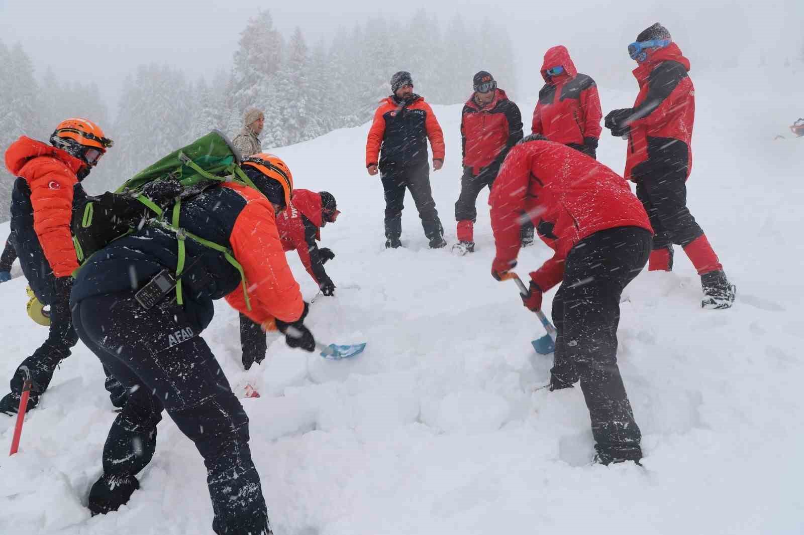 kastamonuda ilgaz daginda cigda arama kurtarma tatbikati gerceklestirildi