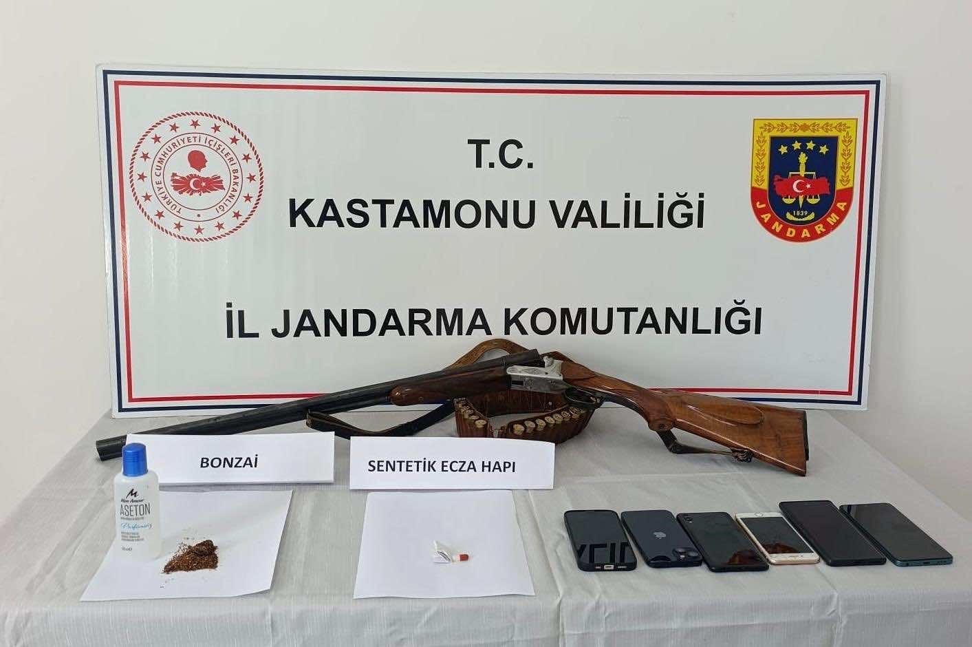 kastamonuda uyusturucu operasyonu 11 gozalti br6s1Ji1