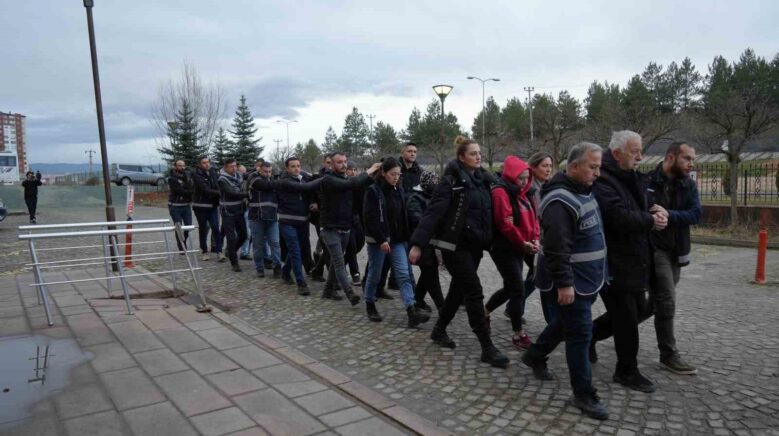 kastamonuda uyusturucu operasyonunda yakalanan 12 supheli adliyeye sevk edildi XuuOLVSl