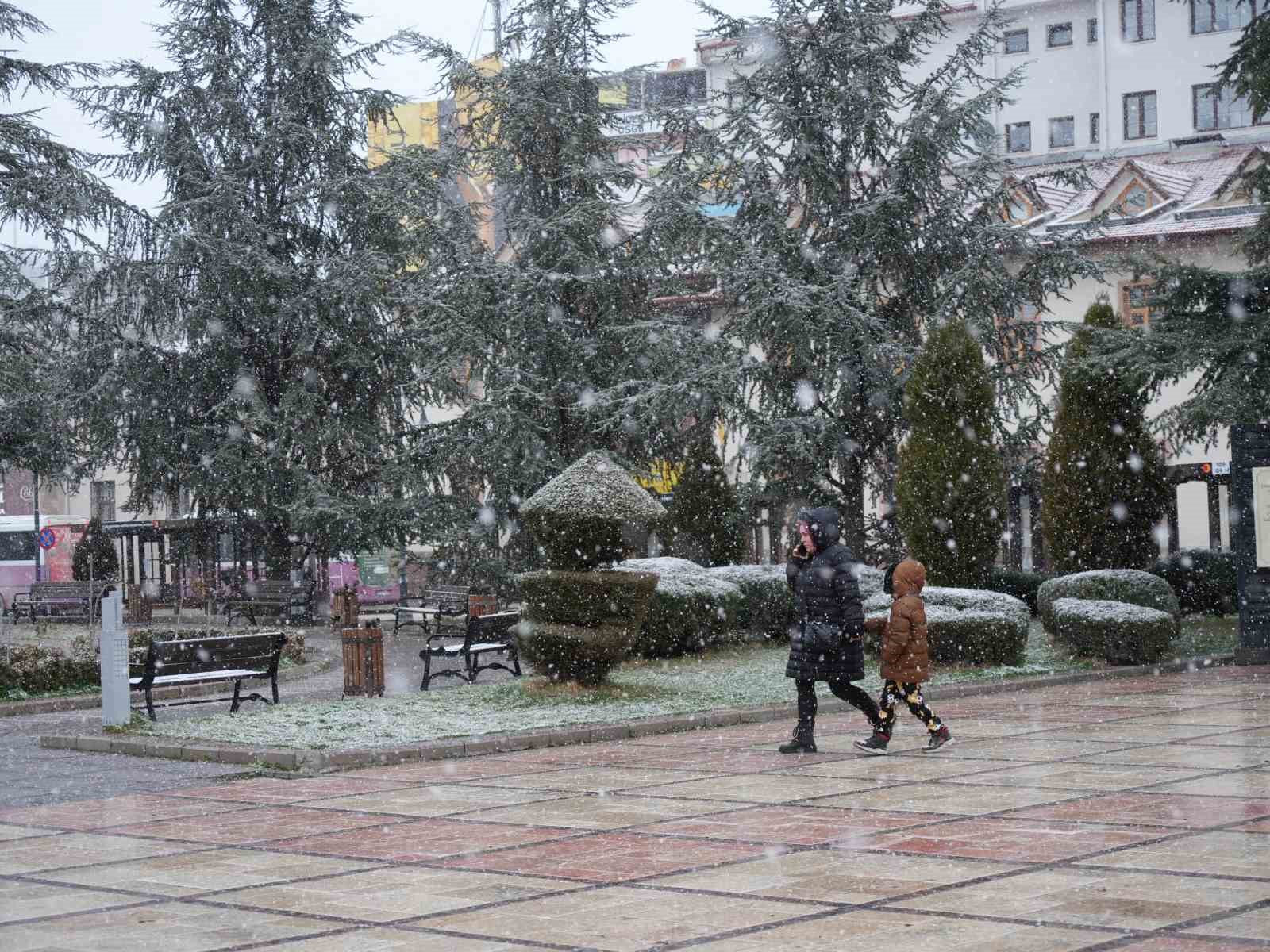 kastamonuda vatandaslar ramazan ayinin ilk gunune kar yagisiyla uyandi Rw1pidC2