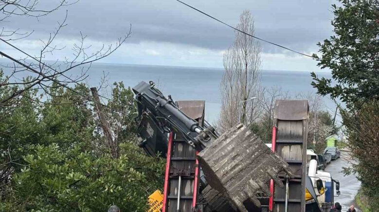 kozluda kepce dorseden yola dustu ulasim bir sure aksadi MfE3IFrs