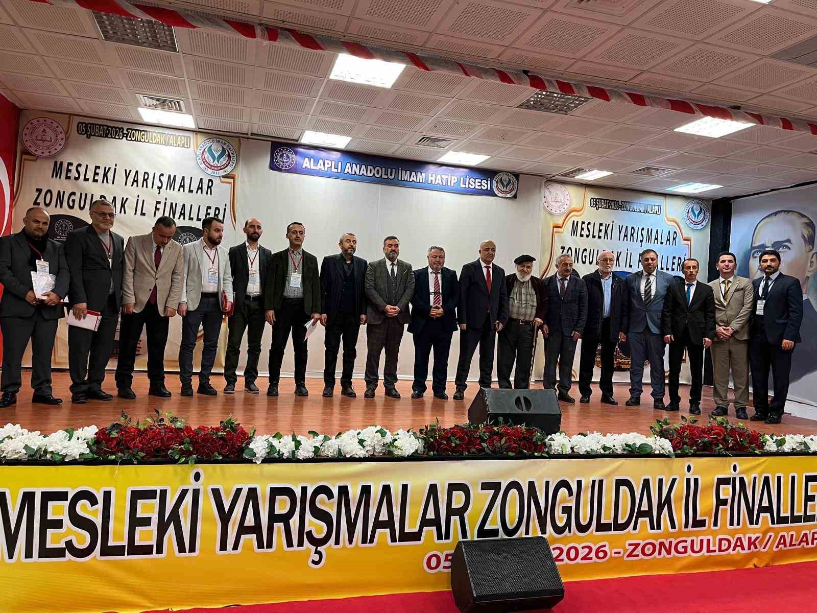 kuran i kerimi guzel okuma yarismasi il finali alaplida gerceklestirildi AdrK26hB