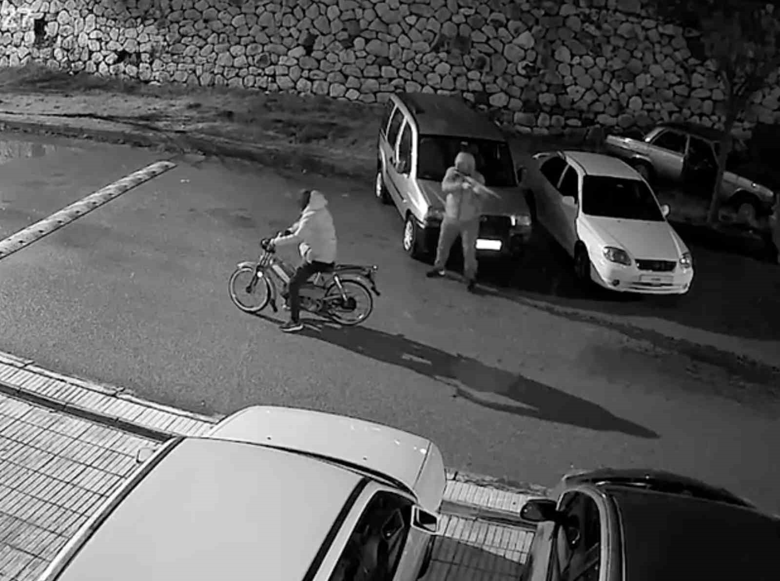 motosikletli saldirganlar ayni is yerini ikinci kez kursun yagmuruna tuttu o anlar kamerada