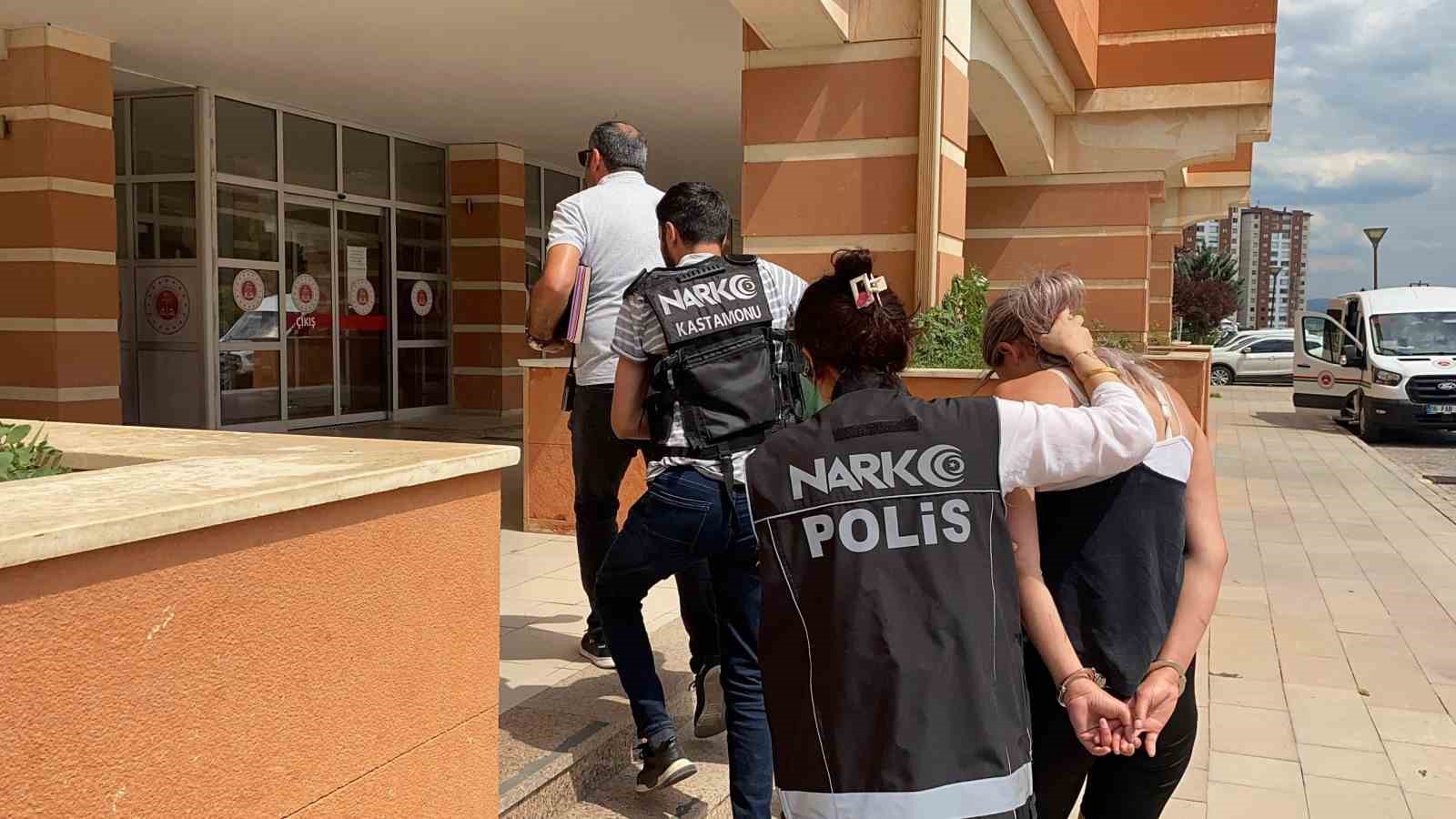 motosiklette uyusturucu maddeyle yakalanan saniklar hakim karsisina cikti 4hlz3ltJ