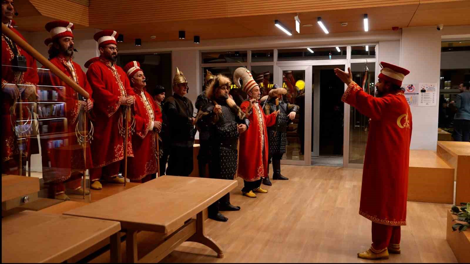 ogrenciler marsla girdi mehterle karsilandi vEHwyJdP