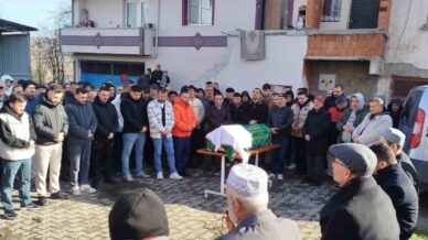 okul yolunda olen 5 yasindaki gunes topraga verildi PDHLYkeC