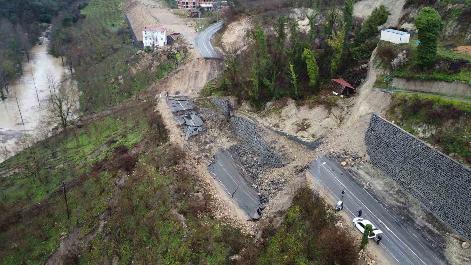 ordu ic anadolu baglanti yolundaki heyelan havadan goruntulendi pvXBtZYY