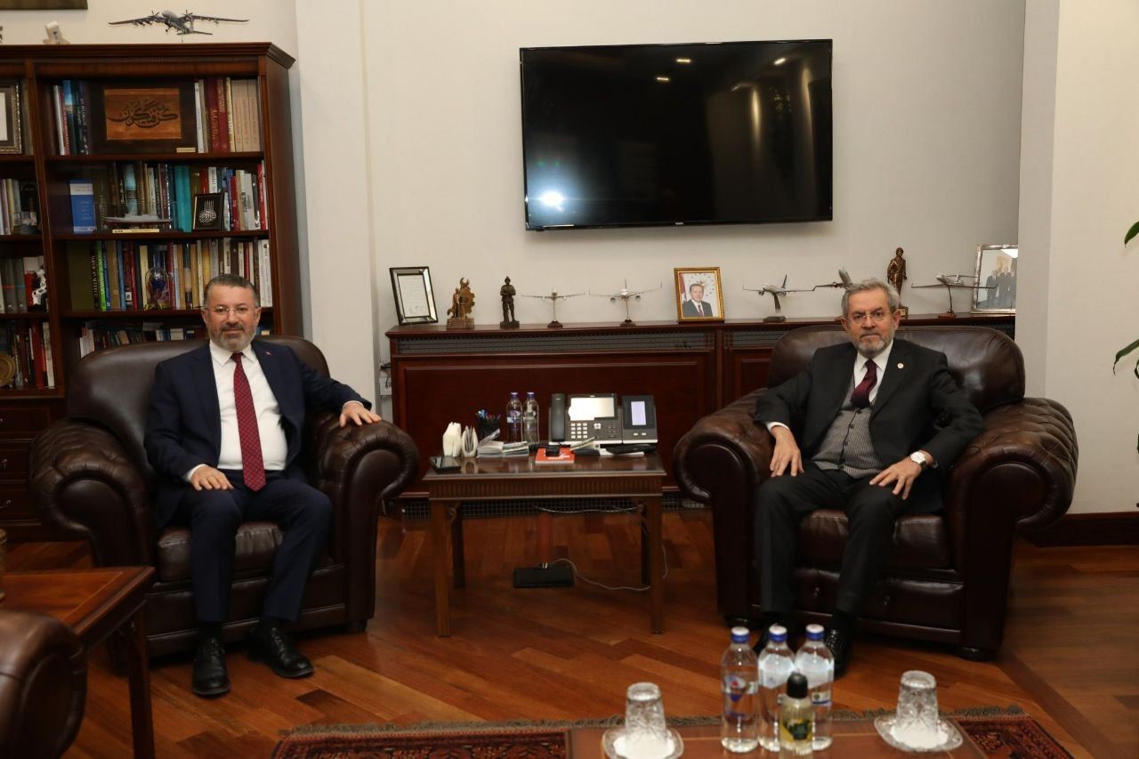 rektor kirisiktan ankara universitesi rektoru unuvara ziyaret NOOdNpp6