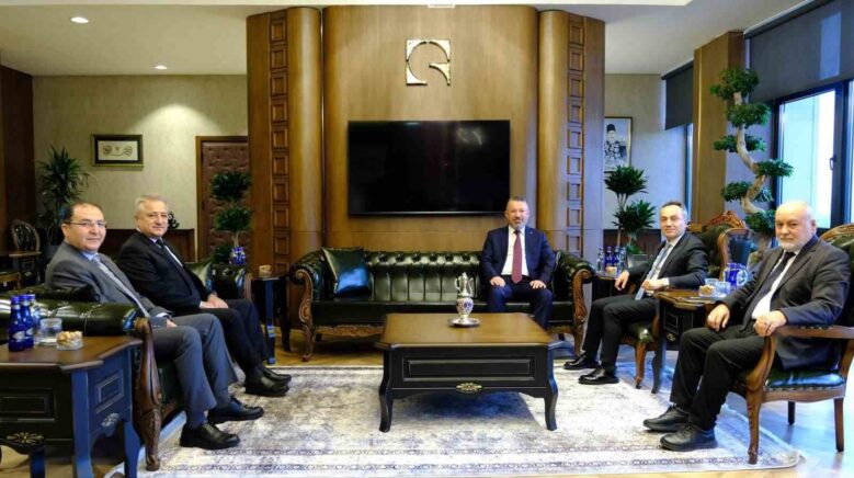 rektor kirisiktan togu rektoru yilmaza ziyaret HUW8TsT6