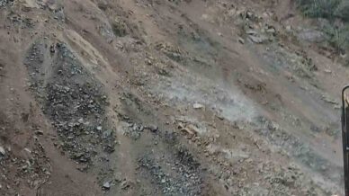 rizede heyelan koy yolunu ulasima kapatti QW7puayW