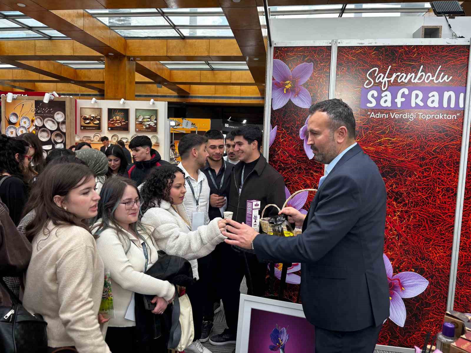 safranbolu tso culinary forumda safranbolu safranini tanitti zy8KQ3Xs