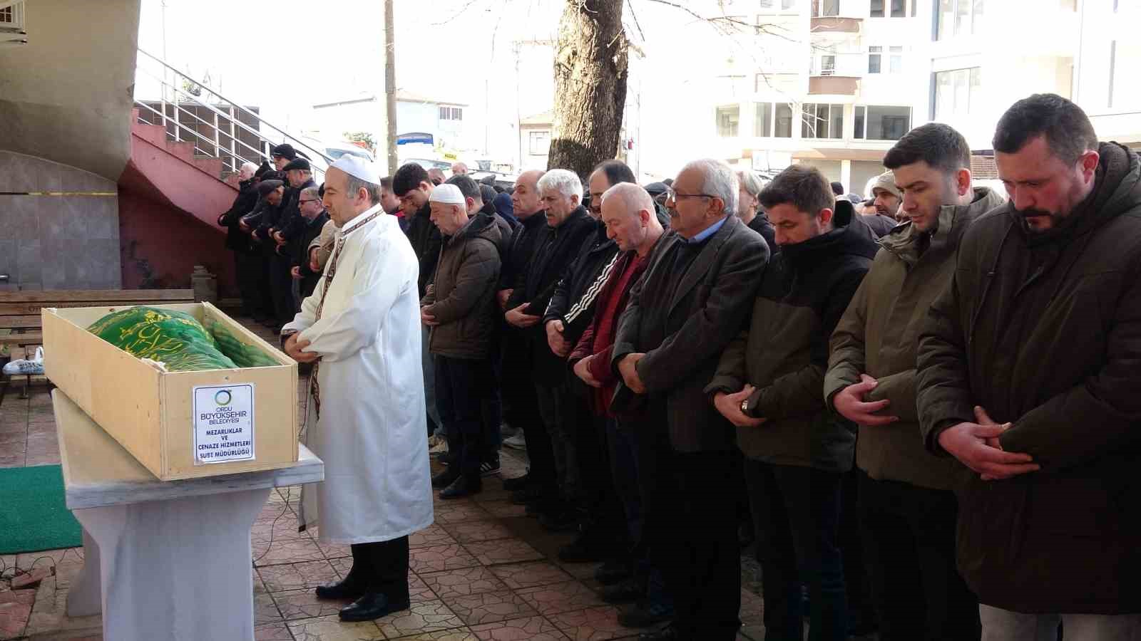 sakaryada cesedi bulunan balikci orduda topraga verildi lQFO5krY