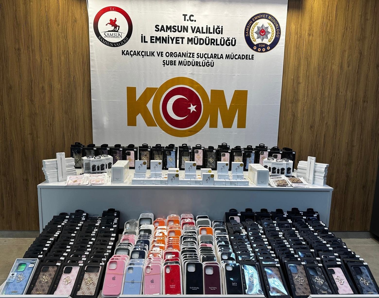 samsunda 1 milyon tllik kacak elektronik esya ve aksesuari ele gecirildi PUnhnMJr