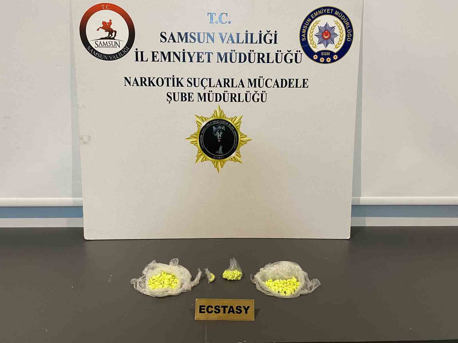 samsunda 208 adet uyusturucu hap ele gecirildi AQAqn3Dr