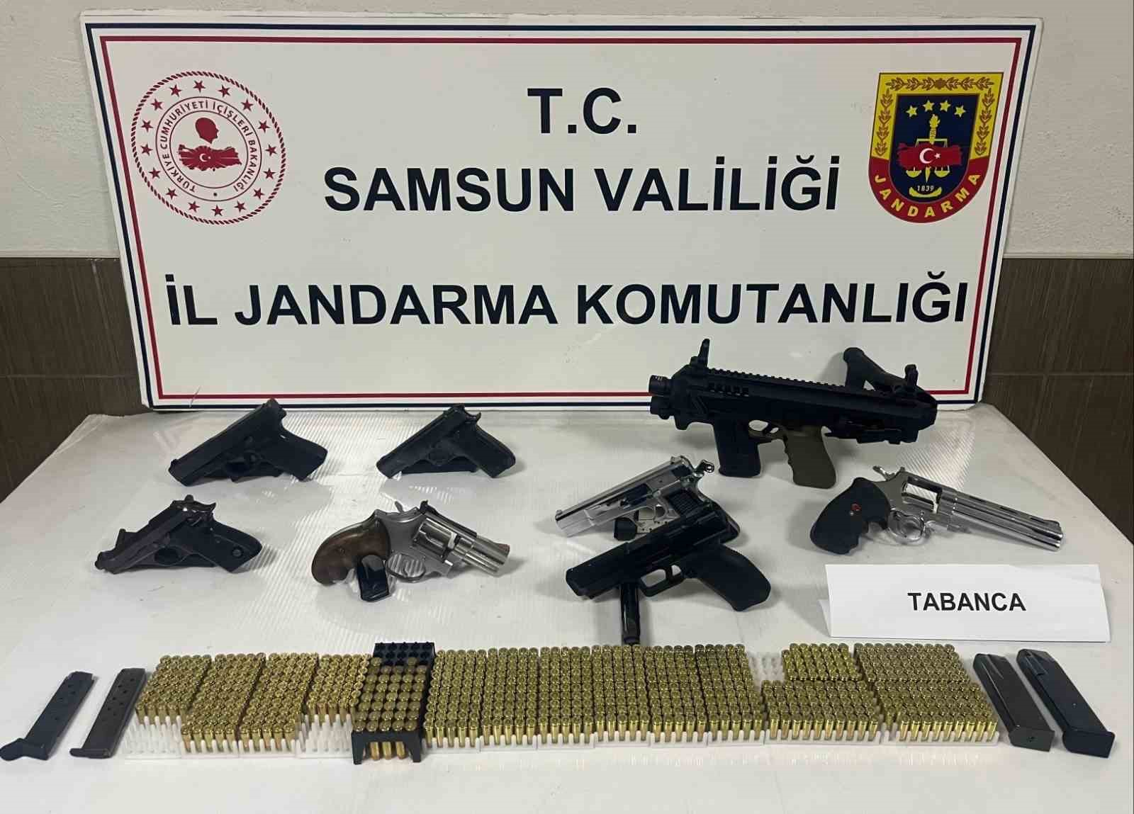 samsunda cephanelik gibi ev 8 tabanca ve 800 mermi ele gecirildi UJtBDRNP