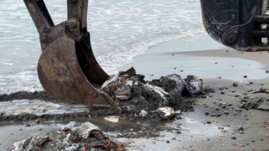 samsunda denize atilan cuvallar dolusu insaat atigi temizlendi inceleme baslatildi ARYZHYVf