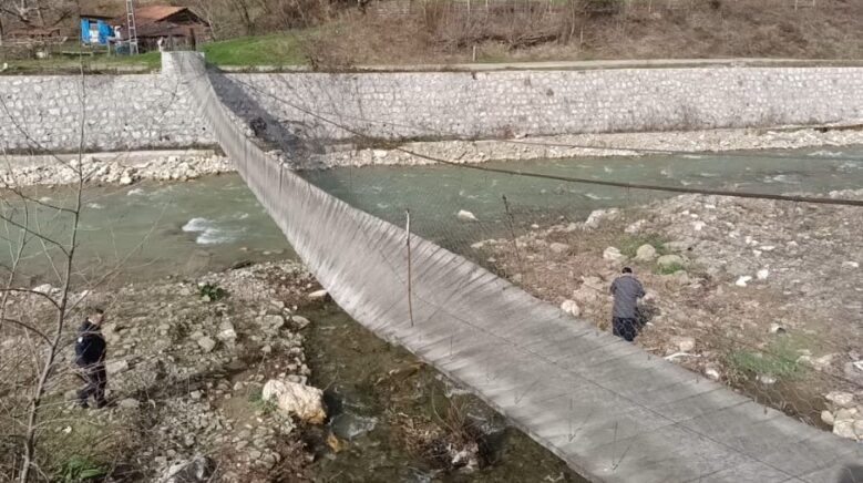 sinopta firtina asma kopruyu devirdi 2 yarali SBqNDn7p