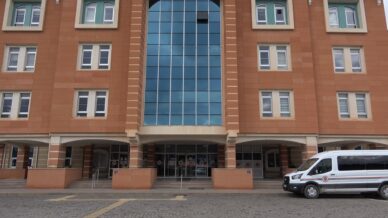 tarlada kavga ettigi husumetlisini olduren sanik hakim karsisina cikti V4nwywfv