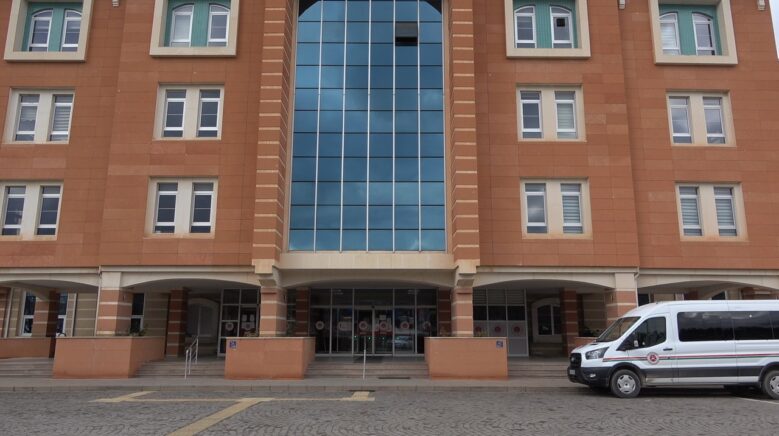 tarlada kavga ettigi husumetlisini olduren sanik hakim karsisina cikti V4nwywfv