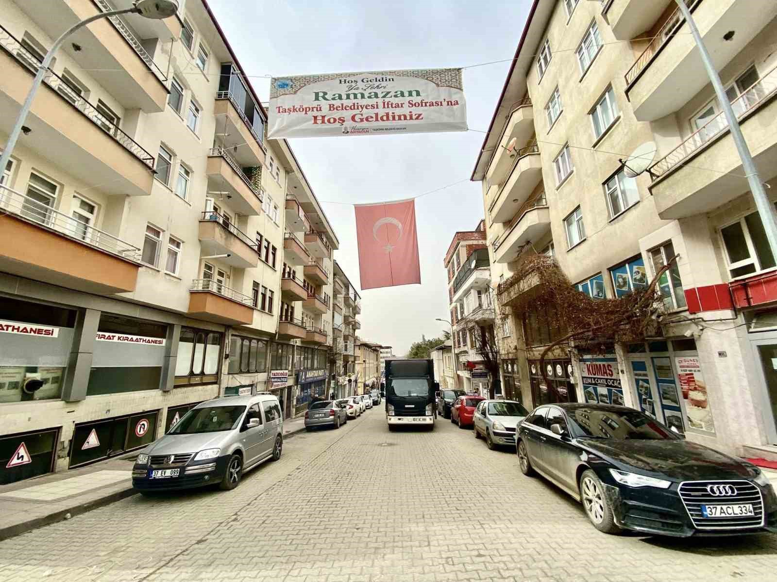 taskopru belediyesi iftar cadirini bu yil da kapali alanda kuracak adU8fG7M