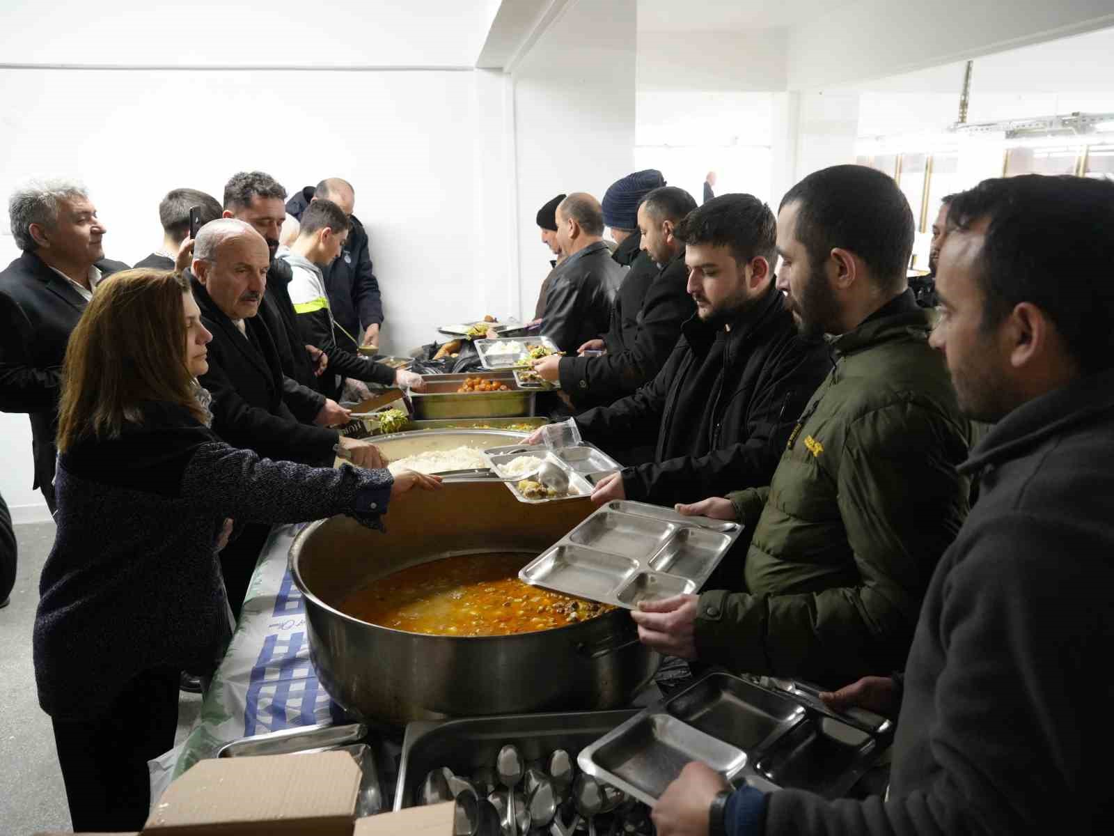 taskoprude yuzlerce kisi iftar sofrasinda bulustu cJNye4nm