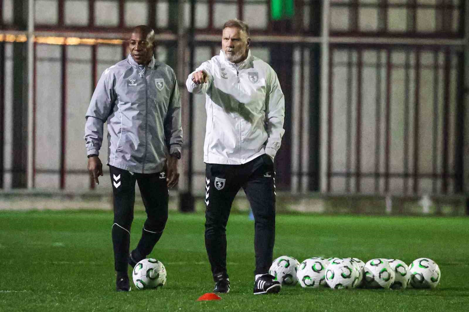 thorsten fink samsunsporun basinda ilk antrenmanina cikti VWG6p18l
