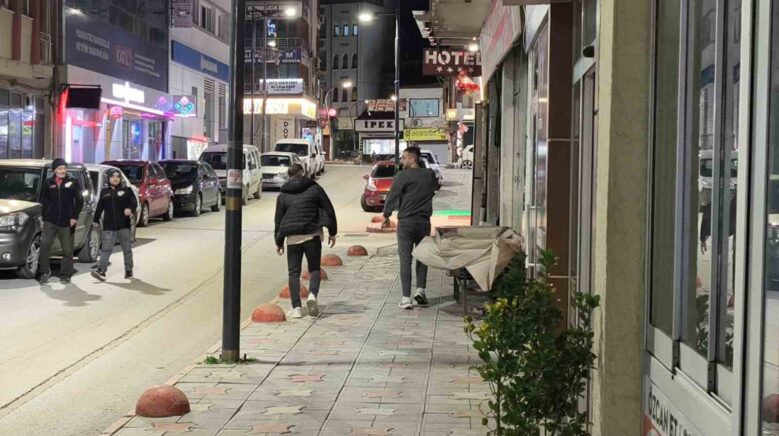 tokatta firtina agaci devirdi vatandas saniyelerle kurtuldu ti2ZpZN9