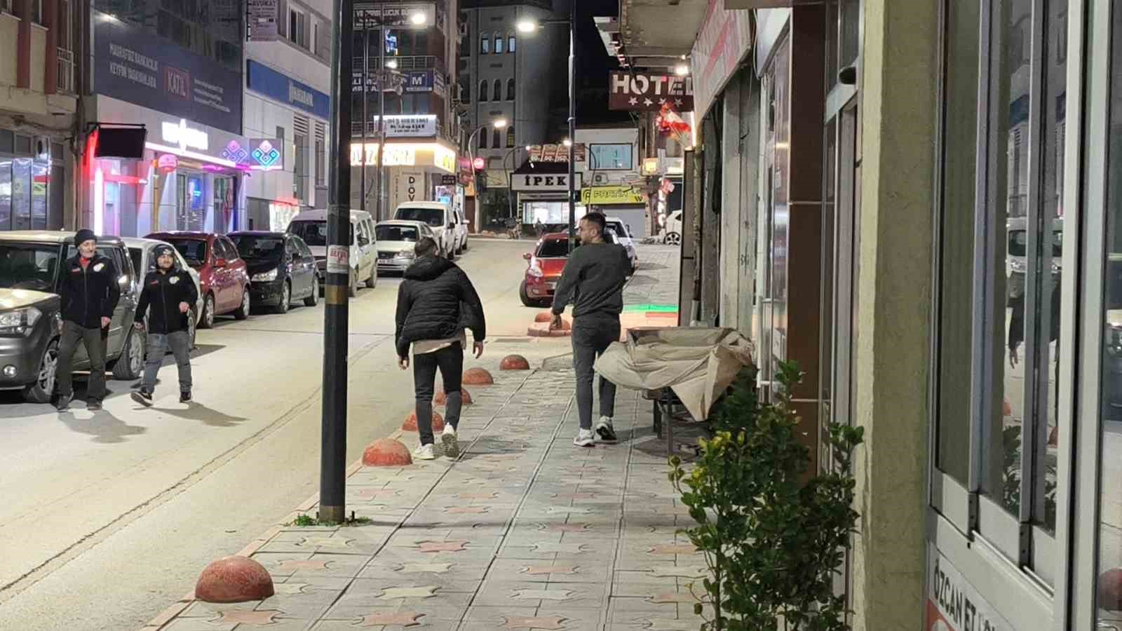 tokatta firtina agaci devirdi vatandas saniyelerle kurtuldu ti2ZpZN9