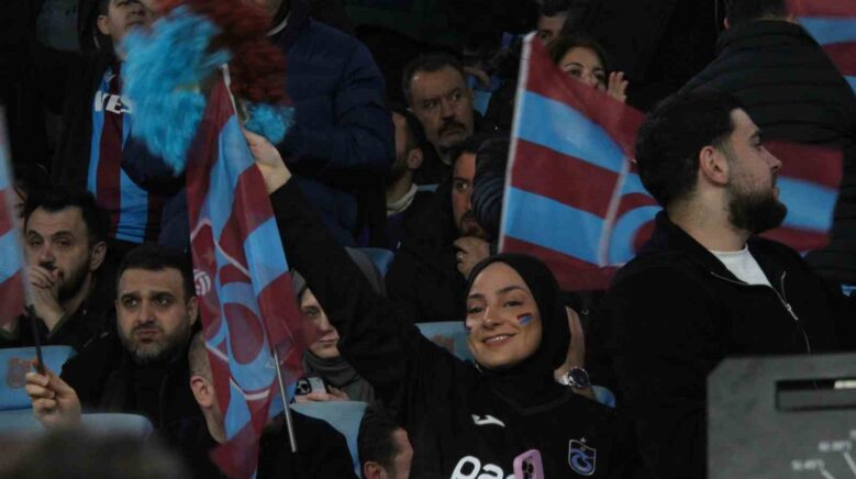 trendyol super lig trabzonspor 1 fenerbahce 1 mac devam ediyor VkYZQUUa