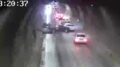 tunelde otomobiller kafa kafaya carpisti 1 kisi yaralandi feci kaza kamerada NlDwEBn3