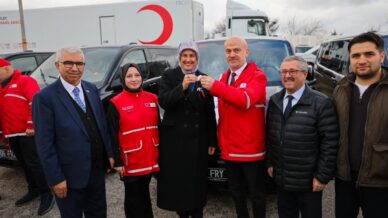 turk kizilay karabuk subesine yeni hizmet araci 7W2yLwqy