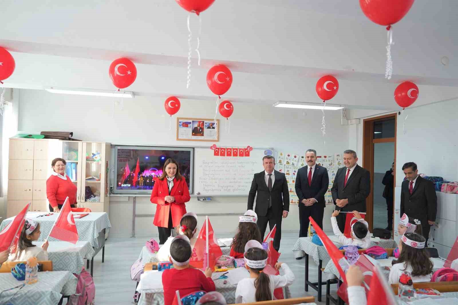 zonguldakta ikinci donemin ilk dersi bayrak sevgisi oldu