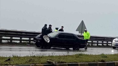 zonguldakta otomobil bariyere carpti 1 yarali YM6QlyWe