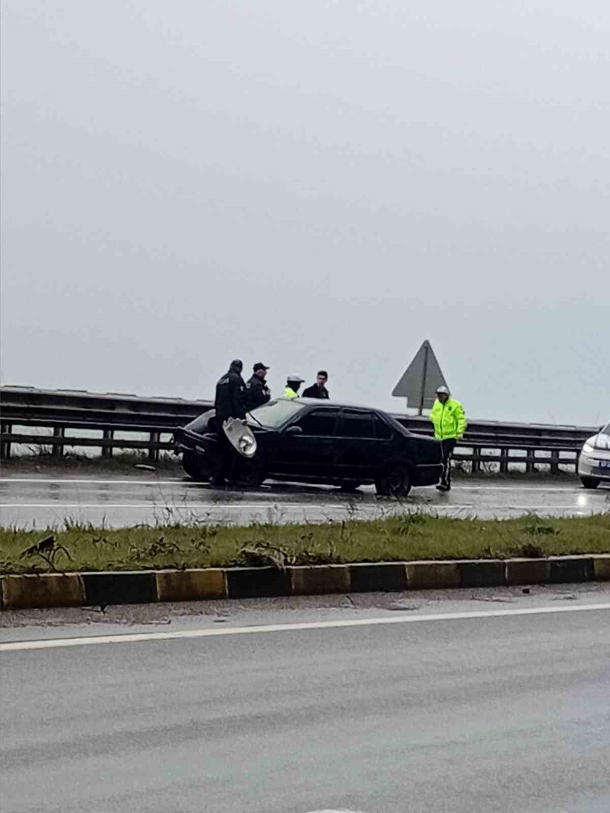 zonguldakta otomobil bariyere carpti 1 yarali YM6QlyWe