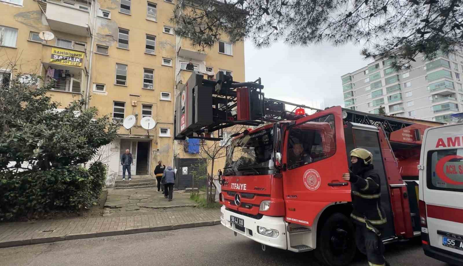 3 yasindaki cocugun yaktigi battaniye yangina yol acti 3 kisi dumandan etkilendi 9nQzEyJL