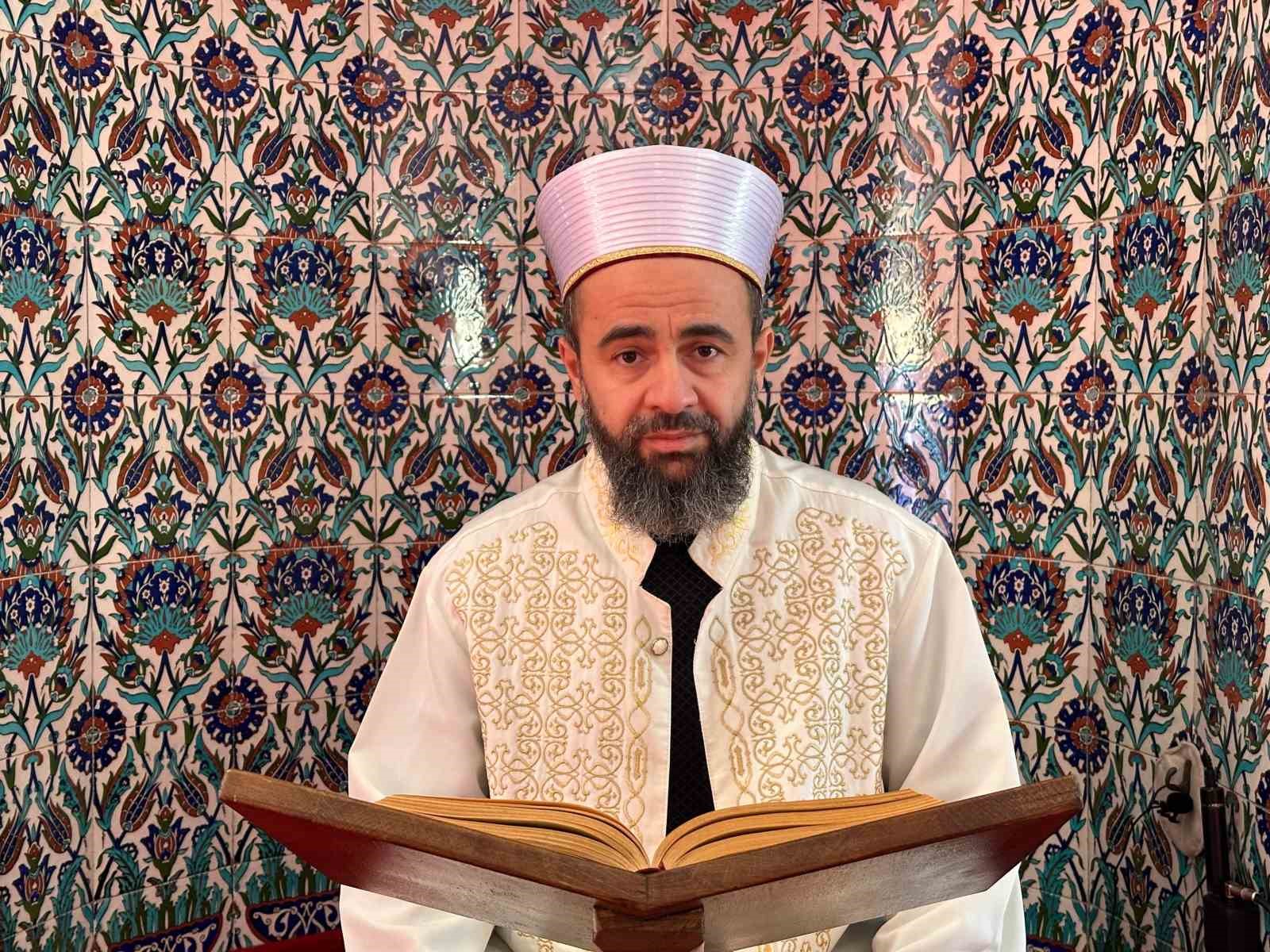 45 yasindaki din gorevlisi 8 ayda hafiz oldu eWTG6nLc