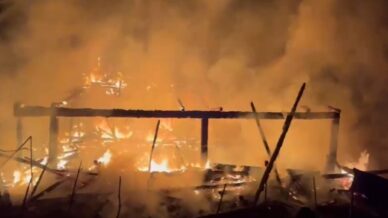 alevlere teslim olan ahsap ev kule dondu Gl7JYcsD