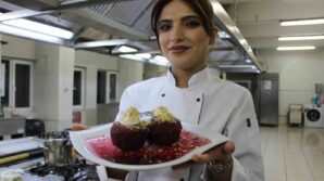 amasyada 2 bin yildir yetistirilen meyveden yapilan tatli elma tatlisi 8beUhflx