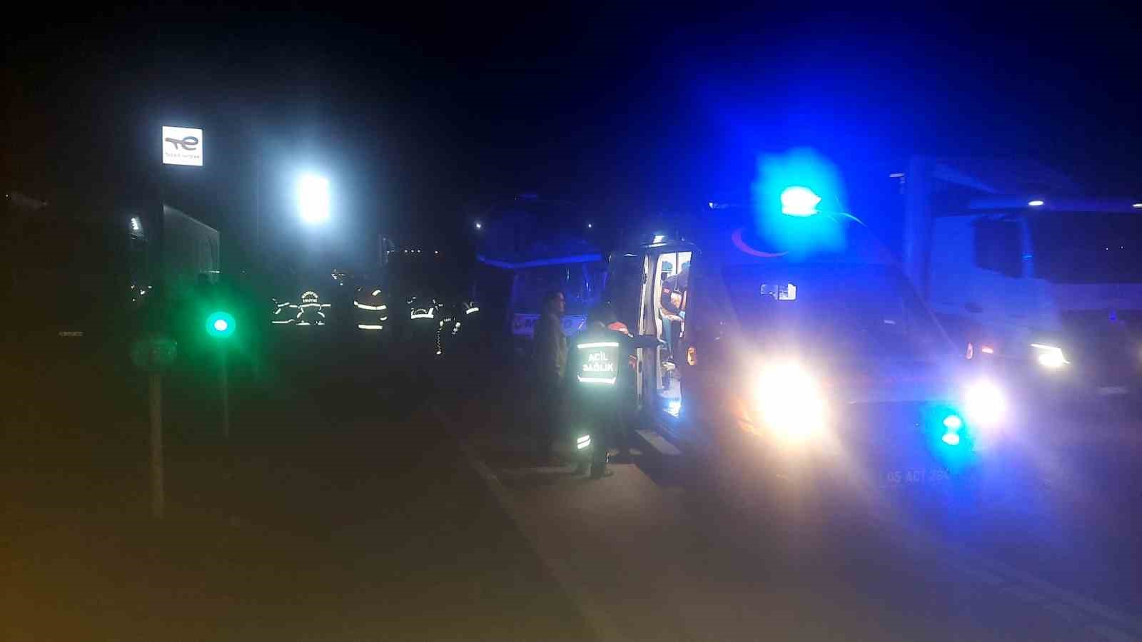 amasyada otobus ile tir carpisti cok sayida yarali var
