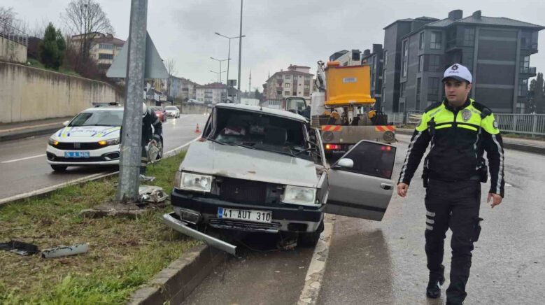 ayni yolda 4 saat icerisinde 3 ayri kaza 5 yarali YZPPYV2D