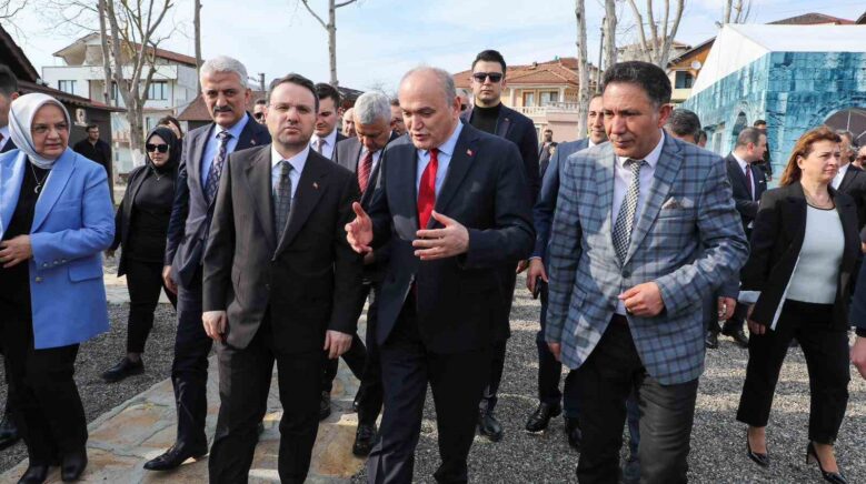 bakan gurlekten konuralpe ovgu dolu sozler her vatandasimiz konuralpi gormeli YifnbDtk