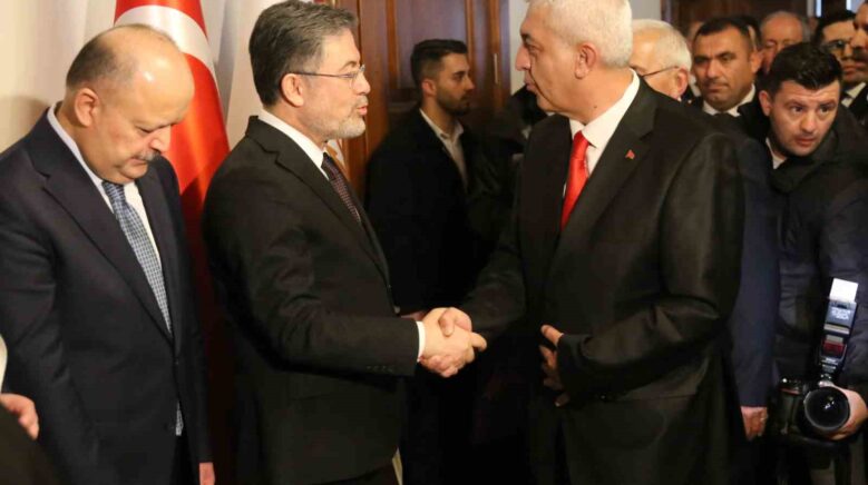 bakan yumakli memleketi kastamonuda vatandaslarla bayramlasti 2d4jRDa5