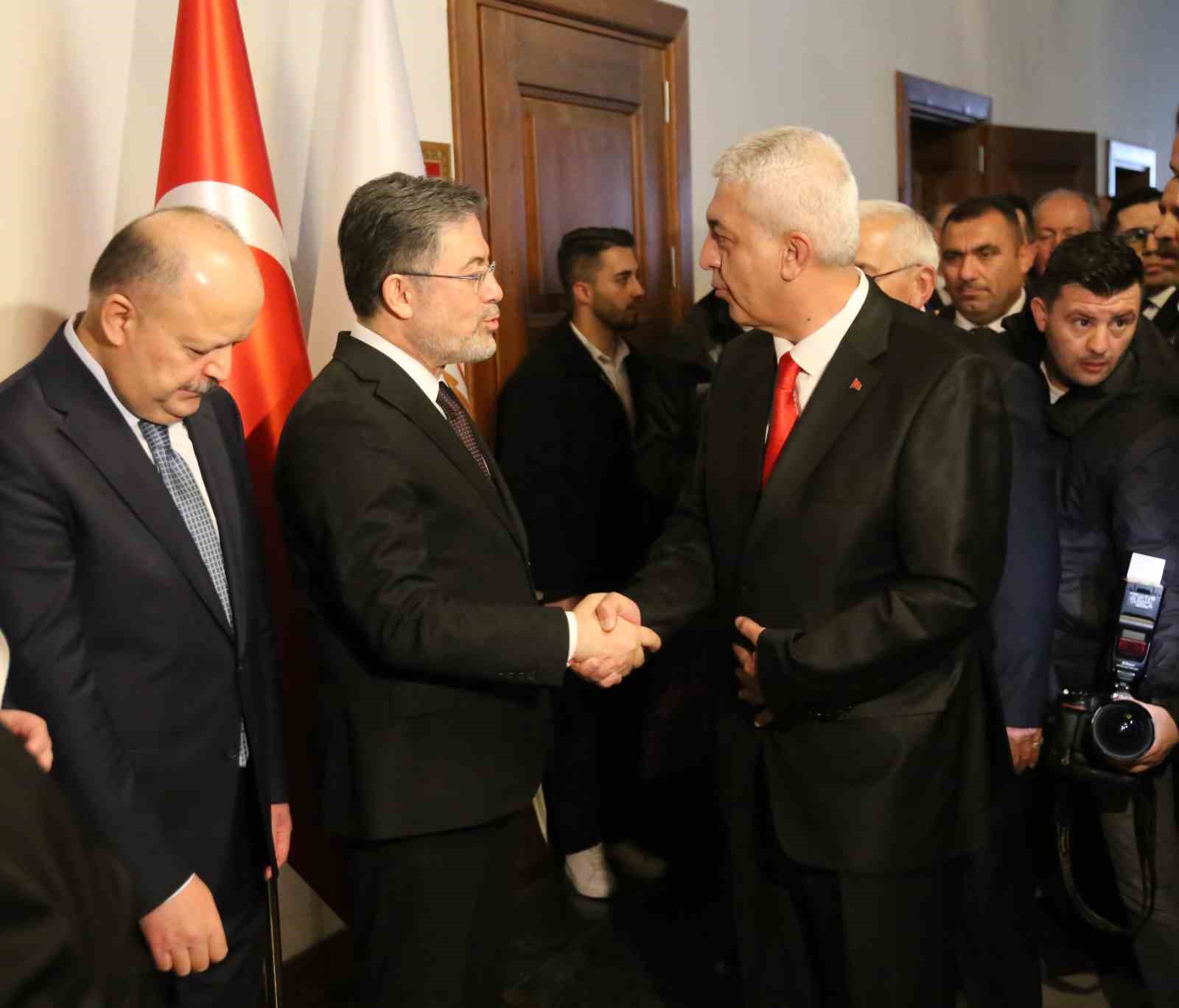 bakan yumakli memleketi kastamonuda vatandaslarla bayramlasti 2d4jRDa5