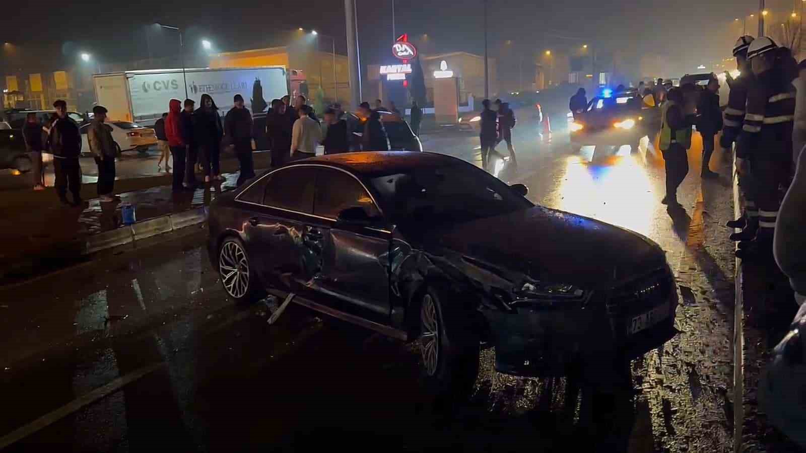 bartinda 4 aracli zincirleme kaza 2 yarali