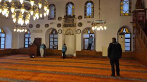 bartinda camiler kadin hukumluler tarafindan temizleniyor ryLPvrMC