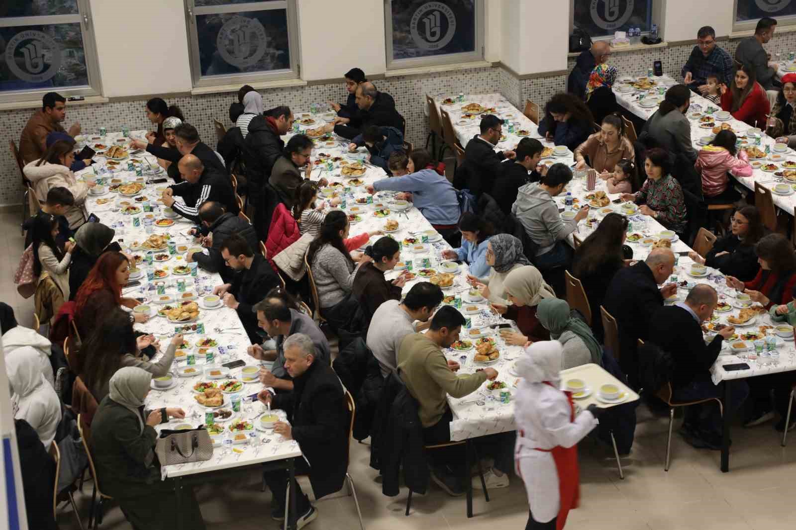 baru ailesi geleneksel iftar programinda bulustu Ck3sZJA8