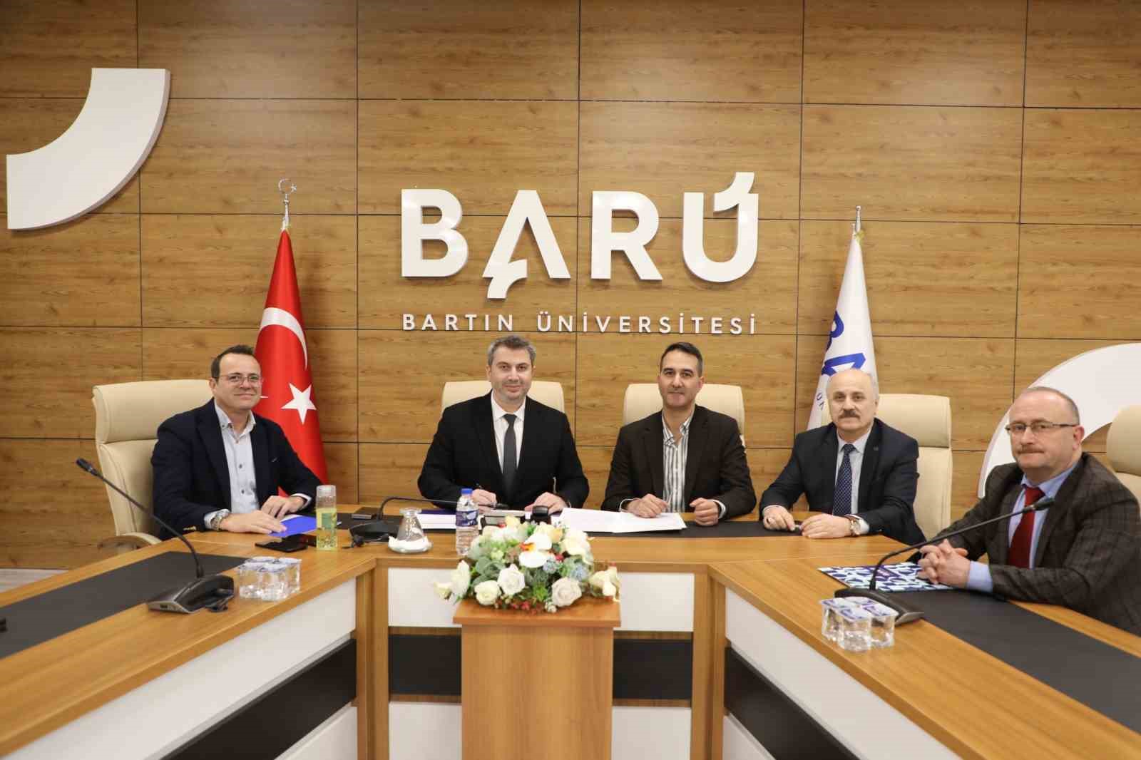 baru ile turkiye is bankasi arasinda maas promosyon protokolu imzalandi fd48MZMQ