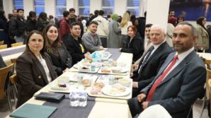 barulu ogrenciler ramazan ayi boyunca iftar sofrasinda bir araya geldi ylHMxYUq